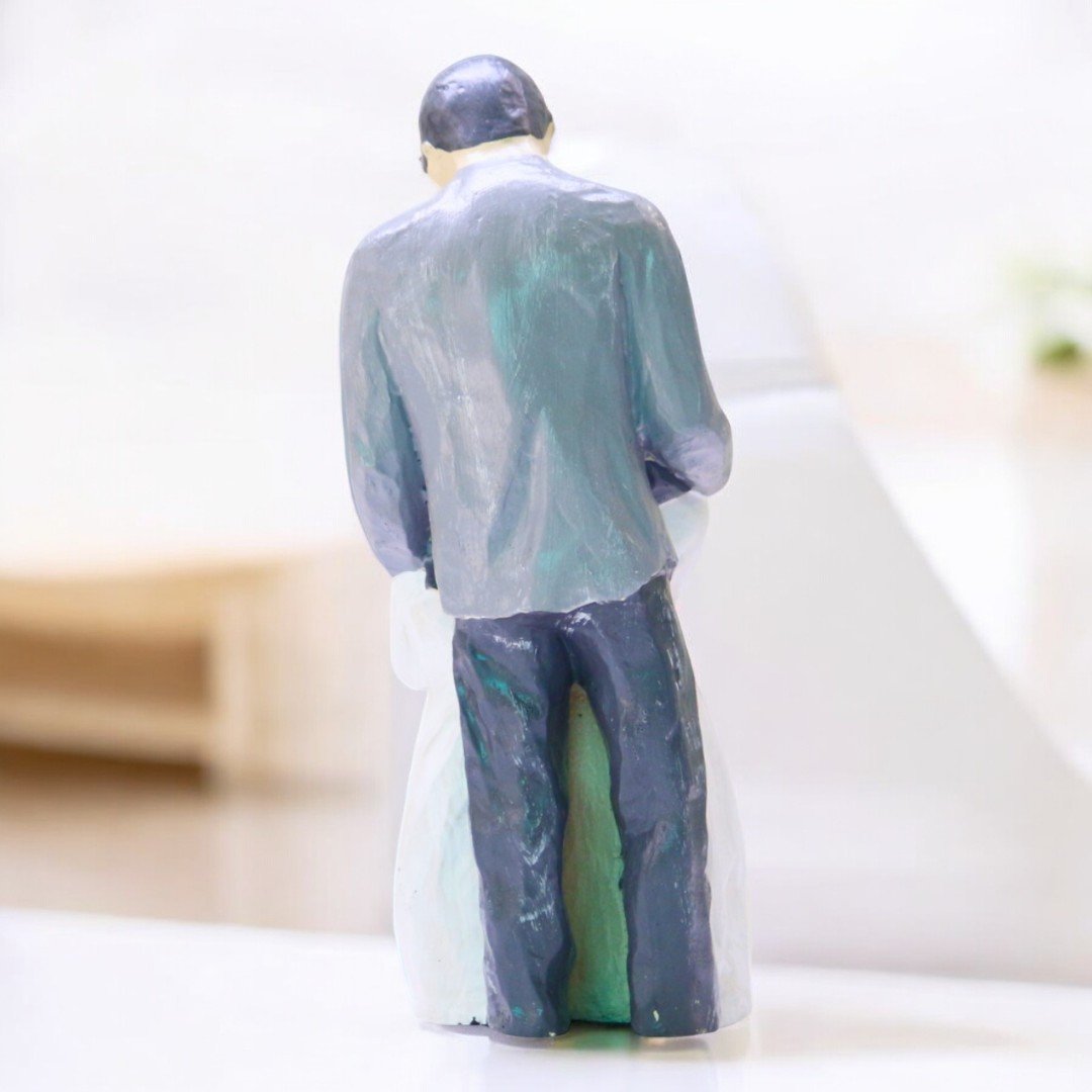 BetterGiftFlowers Father With 2 Children Showpiece - Back View