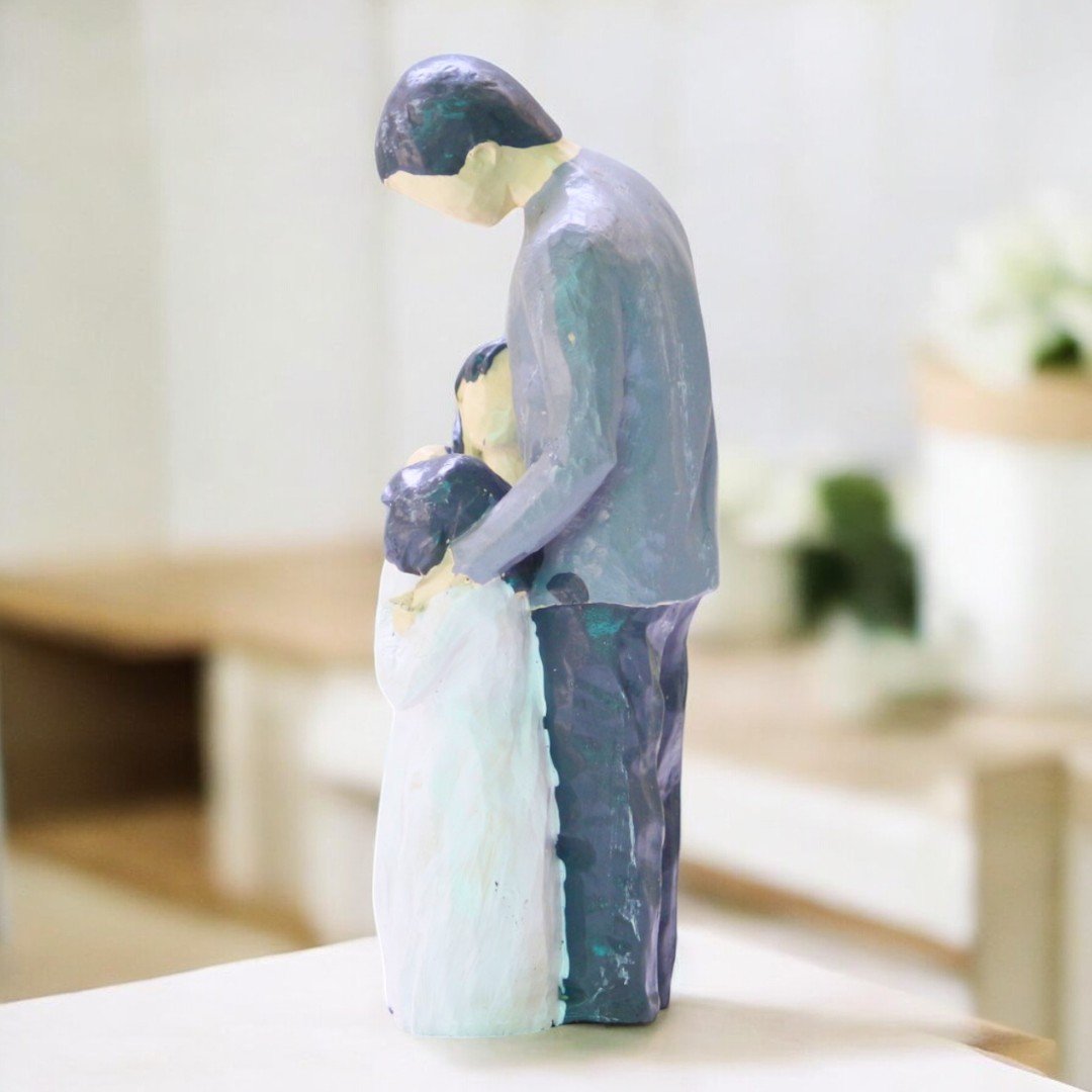 BetterGiftFlowers Father With 2 Children Showpiece - Side View