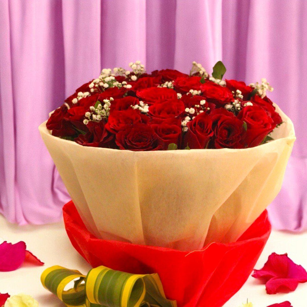 BetterGiftFlowers premium 30 red roses bouquet, Truly Yours, perfect for special occasions.