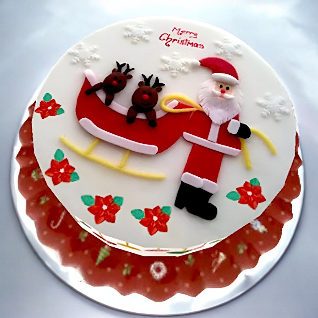 Santa Claus Christmas Cake with reindeer decoration - BetterGiftFlowers.